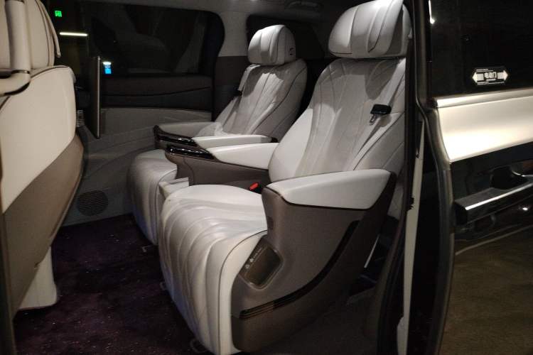 Used Denza D9 2022 DM-i 970 Four-Wheel Drive Prestige Model