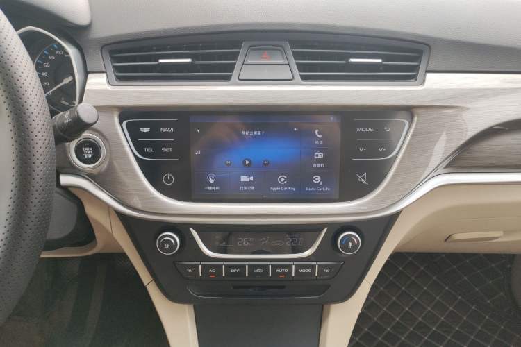 Used Geely Auto Emgrand 2017 Sedan Million Edition 1.5L Manual Luxury Model Audio And AC Panel