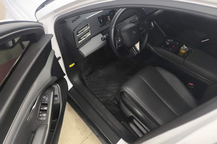 Used BYD Qin L 2024 DM-i 80KM Leading Model
