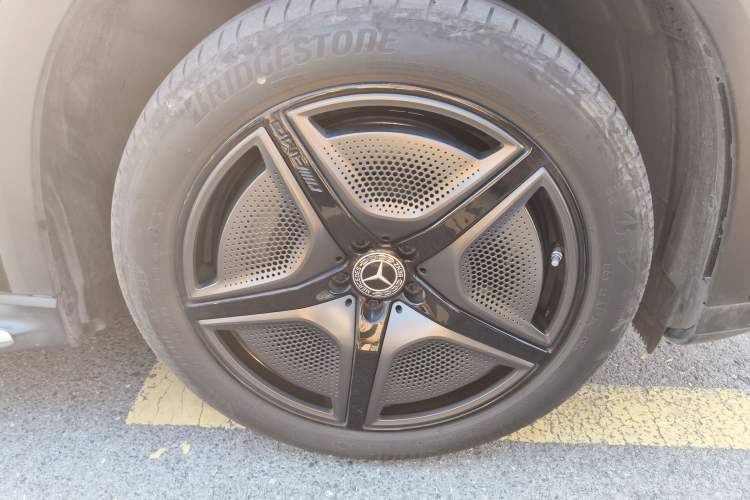 Used Mercedes-Benz EQE SUV 2023 500 4MATIC Special Edition Right Front Wheel Hub