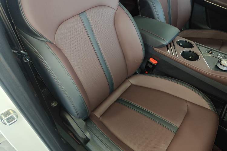 Used SOL X8 PLUS 2023 1.5 TGDI DCT Smart Edition 7-Seater
