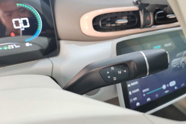 Used Leapmotor T03 2025 403 Comfort Edition Gear Lever