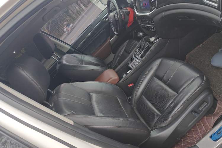 Used GAC Trumpchi GS7 2017 320T Two-Wheel-Drive Luxury Smart Connectivity Model
