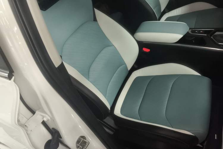 Used Geely Auto Emgrand S 2022 1.4T CVT Crossover Player Edition Right Front Seat