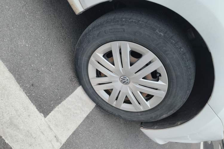 Used Volkswagen Polo 2016 1.4L Manual Fashion Model Right Front Wheel Hub