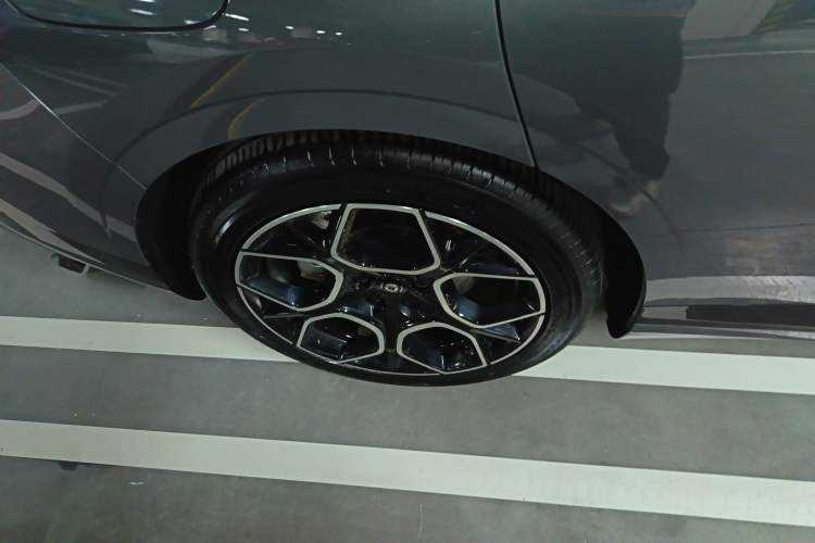 Used CHANGAN NEVO A07 2025 All-Electric "True Fragrance" Edition 710-Mile Long-Range Version Exterior 5