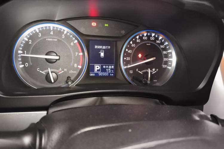 Used Toyota Highlander 2015 2.0T Four-Wheel Drive Luxury Edition 7-Seater Odometer Close Up