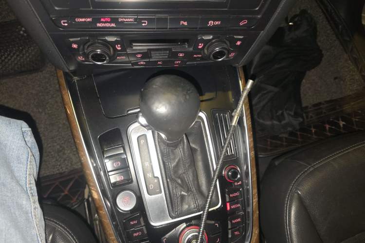 Used Audi Q5 2012 2.0TFSI Luxury Edition Gear Lever