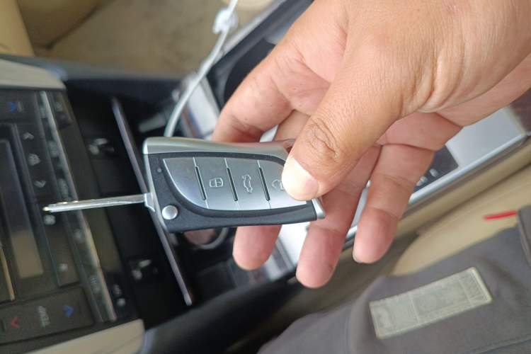 Used Toyota Camry 2015 2.0G Premier Edition Vehicle Key