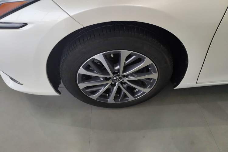 Used Lexus ES 2023 200 Excellence Edition