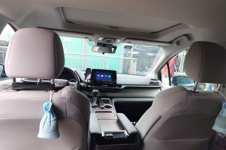 Used Toyota Sienna 2023 2.5L Hybrid Comfort Edition