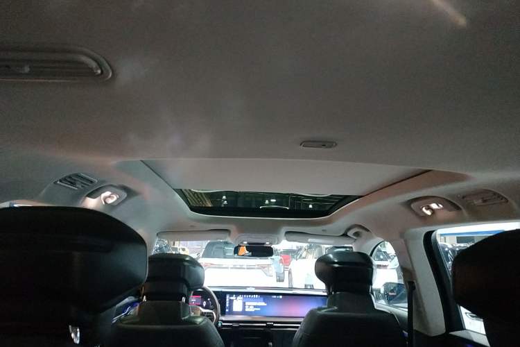 Used Ford Edge 2025 Ford Explorer L 2.0T EcoBoost E-Hybrid Four-Wheel-Drive 7-Seater Supreme Model