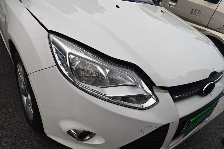 Used Ford Focus 2012 Sedan 1.6L Automatic Fashion Edition Right Front Headlight