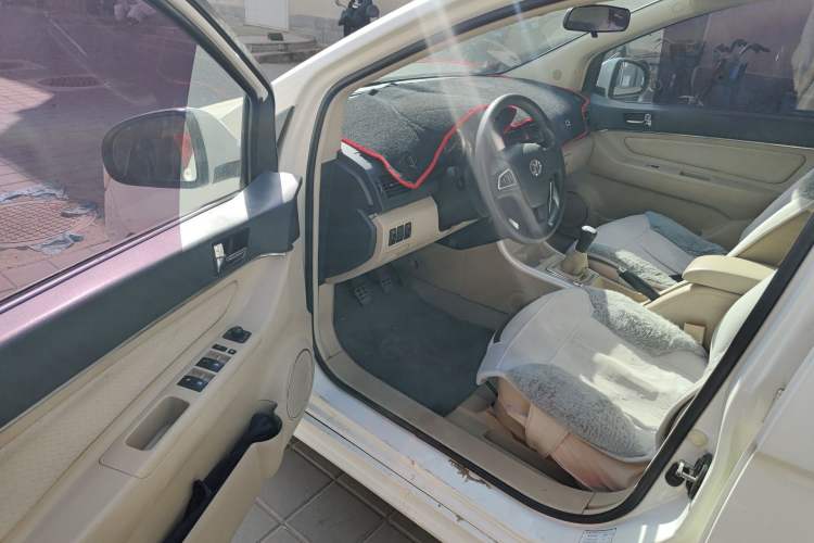 Used BAIC E Series 2012 Hatchback 1.5L Manual Leshang Version Driver Seat