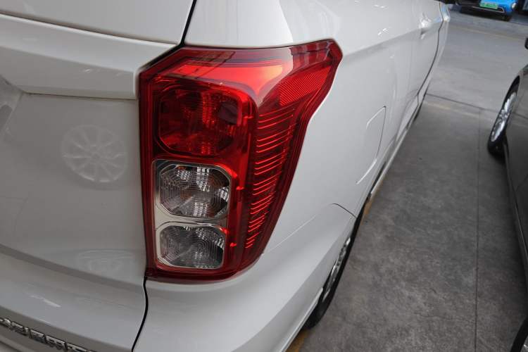 Used Wuling Hongguang 2021 1.5L S Standard Version LAR Exterior 3