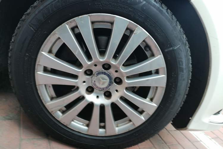 Used Mercedes-Benz C-Class 2011 C 200 CGI Elegant Model Right Front Wheel Hub