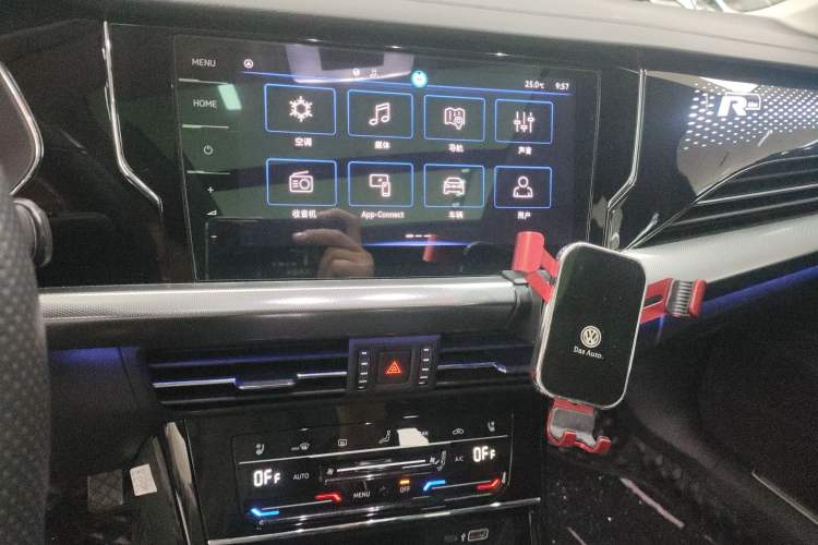 Used Volkswagen Passat 2023 Facelift 330TSI Luxury Edition Audio And AC Panel