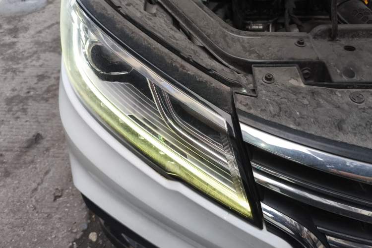 Used Roewe RX3 2020 1.6L CVT 4G Connected Ultra-Cool Flagship Edition Right Front Headlight