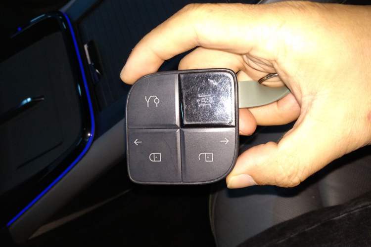 Used Lynk & Co 08 EM-P 2025 220 km All-Wheel-Drive Performance Halo