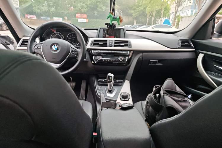 Used BMW 3 Series GT 2017 320i Sport Edition
