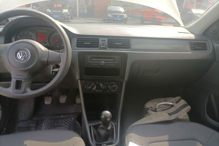 Used Volkswagen Santana 2015 1.6L Manual Fashion Edition Audio And AC Panel