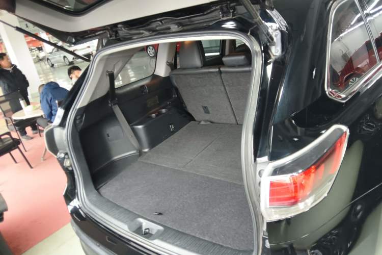 Used Toyota Highlander 2015 2.0T Four-Wheel Drive Luxury Edition 7-Seater Trunk