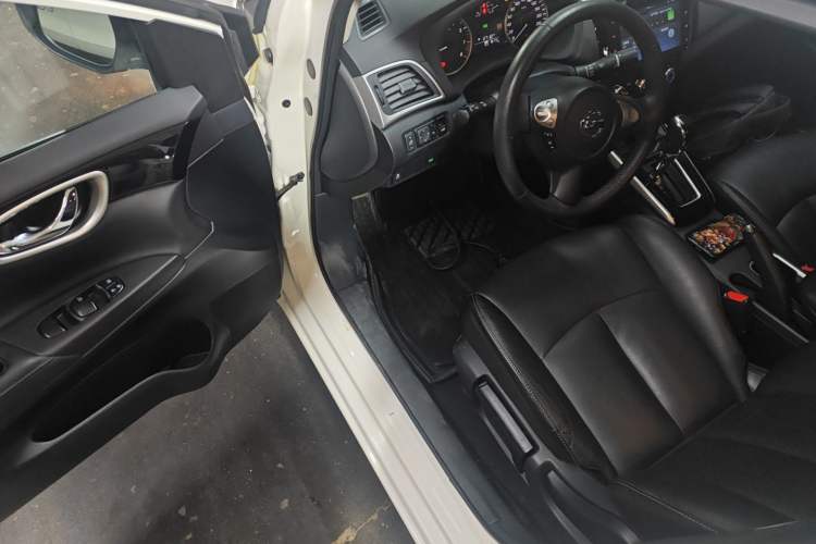 Used Nissan Sylphy 2019 1.6XV CVT Smart Connect Luxury Edition China VI Standard Driver Seat