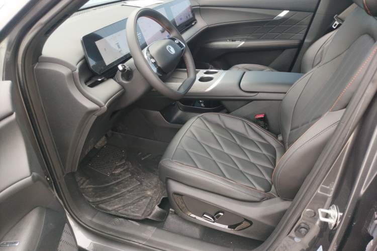 Used CHANGAN CS75 PLUS 2025 4th Generation UItra 2.0T New Blue Whale – Smart & Powerful Version