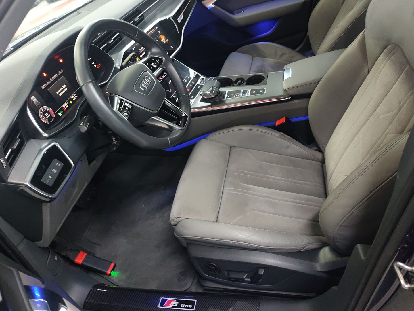 Переднее сиденье в автомобиле