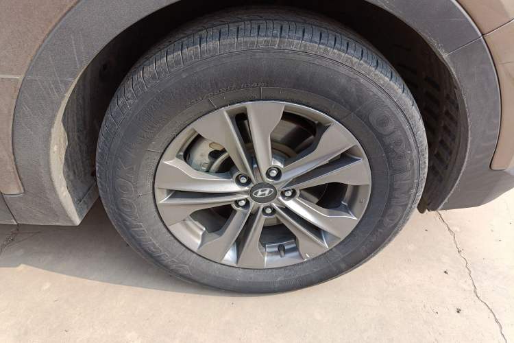 Used Hyundai Santa Fe 2013 2.4L Automatic Two-Wheel Drive Smart Version