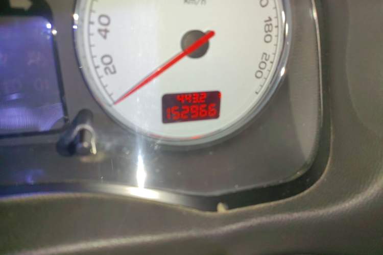Used Peugeot 307 2012 1.6L Manual CROSS Odometer Close Up
