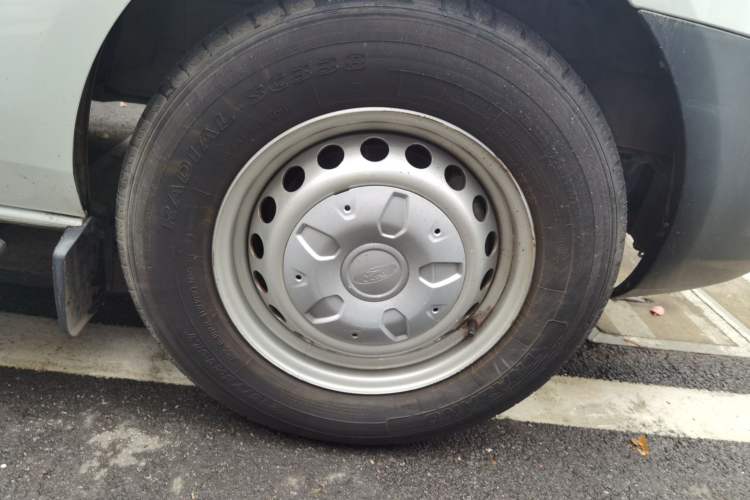 Used Ford Transit  Right Front Wheel Hub