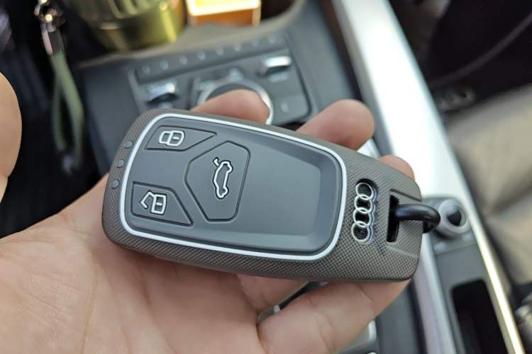 Used Audi A5 2020 Coupe 40 TFSI Fashion Edition China VI Emission Standard Vehicle Key