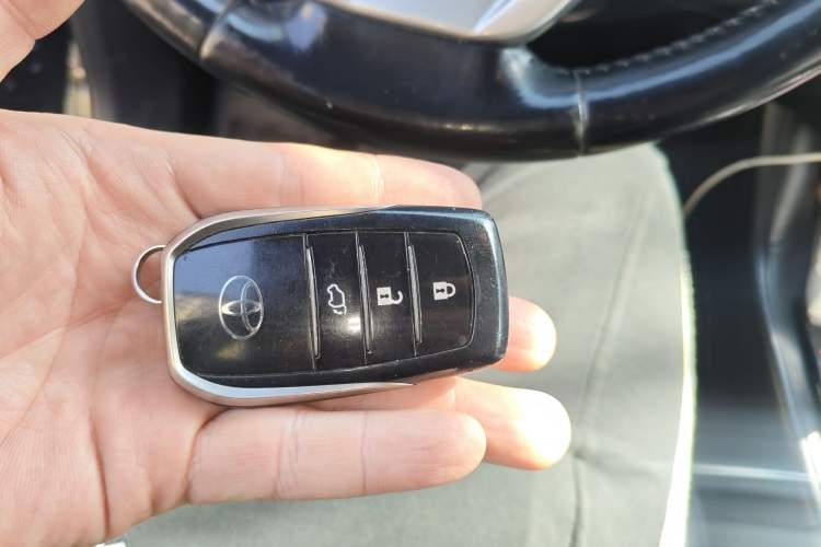 Used Toyota Highlander 2017 2.0T Four-Wheel Drive Ultimate Edition 7 Seats Vehicle Key