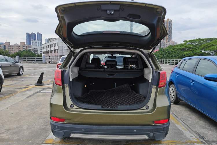 Used GAC Trumpchi GS5 Super 2015 2.0L Automatic Two-Wheel Drive Elite Edition Trunk