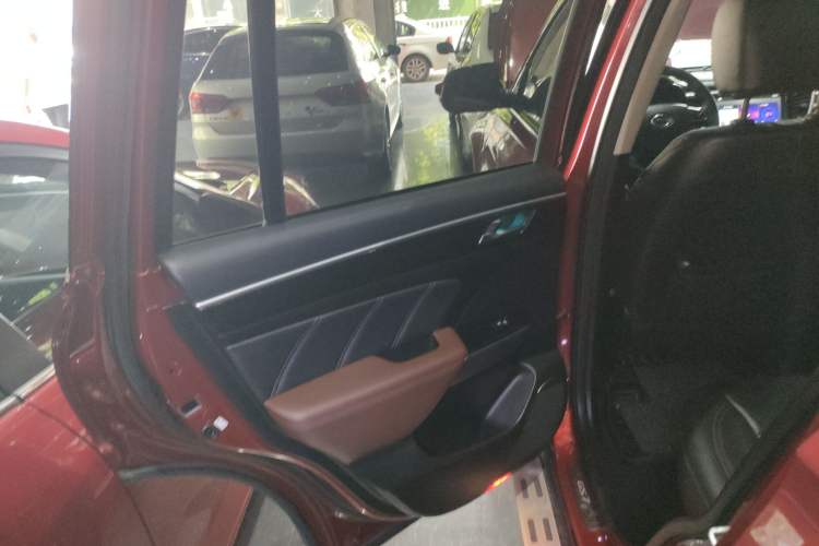 Used GAC Trumpchi GS7 2017 320T Two-Wheel-Drive Luxury Smart Connectivity Model Interior 5