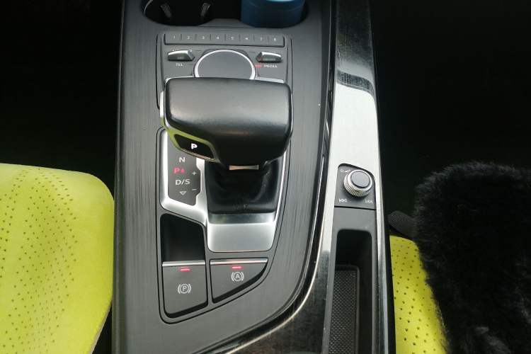 Used Audi A4L 2019 40 TFSI Fashion Edition China VI Emission Standard