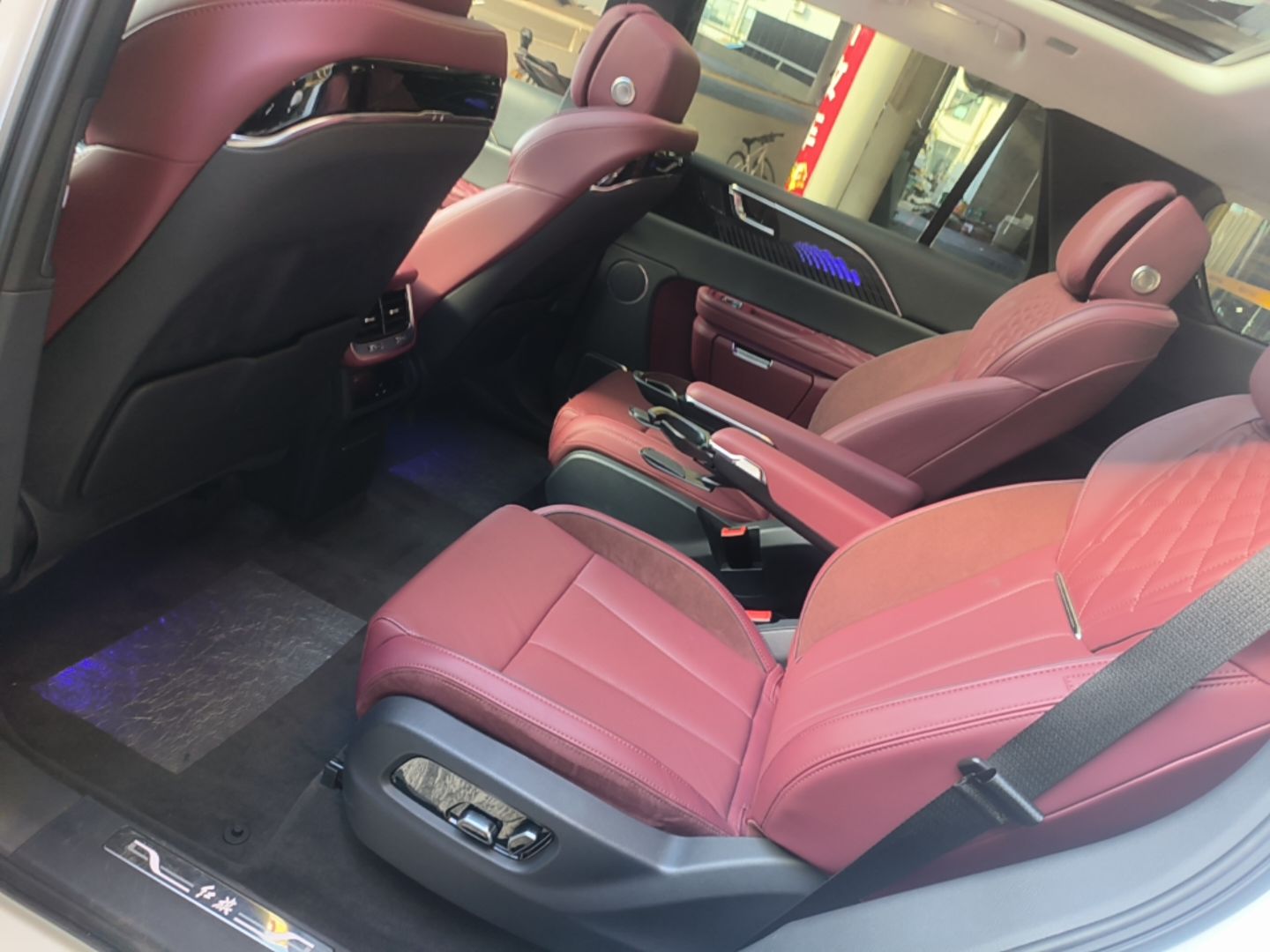 Hongqi E-HS9 2022 690 km Range Flagship Edition Six Seats — снимка 20