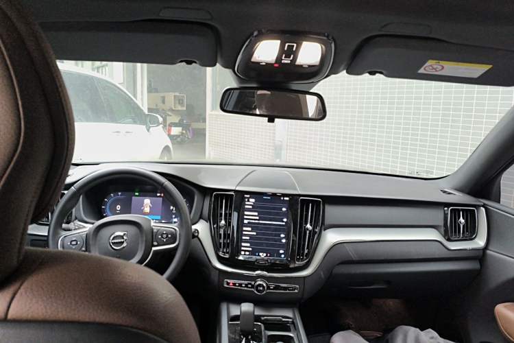 Used Volvo XC60 2024 B5 4x4 Smart Luxury Edition Headliner