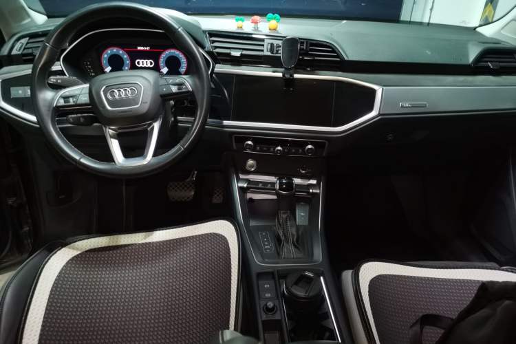 Used Audi Q3 2023 35 TFSI Progressive Dynamic Edition (1.4T) Center Console