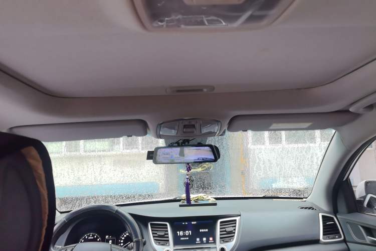 Used Hyundai Tucson 2015 1.6T Dual-Clutch Two-Wheel-Drive Smart Model Headliner