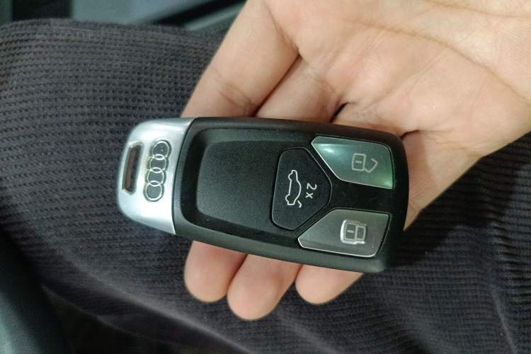 Used Audi Q5L 2018 40 TFSI Prestige Fashion Edition China VI Vehicle Key