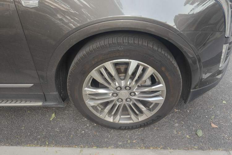 Used Cadillac XT5 2018 28E Four-Wheel Drive Leading Version Right Front Wheel Hub