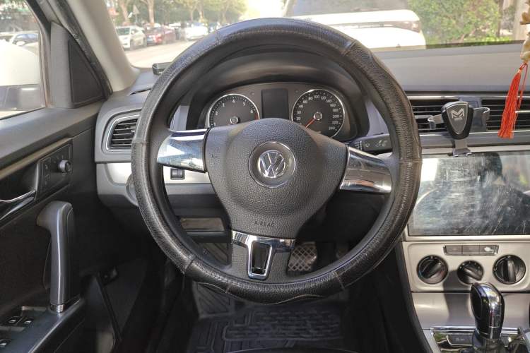 Used Volkswagen Lavida 2013 Revised Classic 1.6L Automatic Fashion Edition