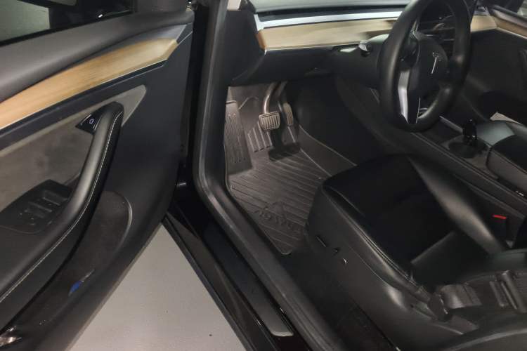 Used Tesla Model Y 2022 Rear-Wheel-Drive Version
