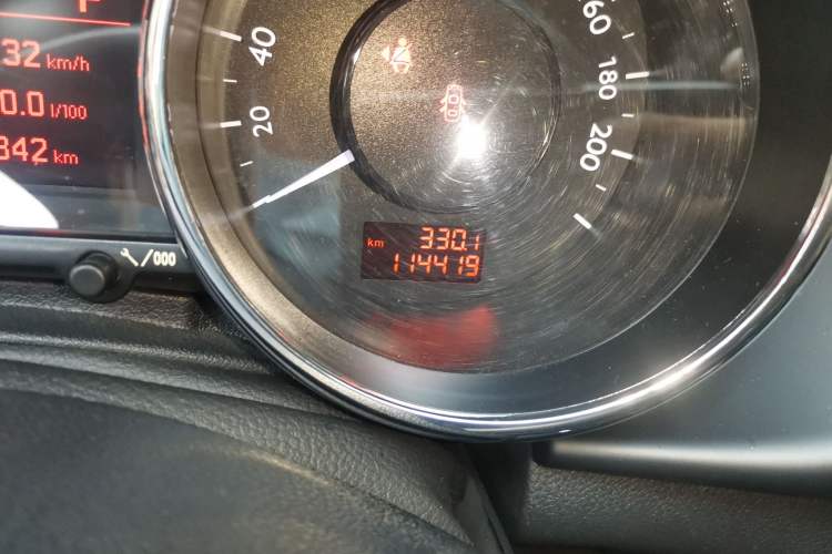 Used Peugeot 3008 2013 2.0L Automatic Trend Edition Odometer Close Up