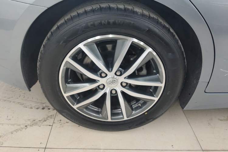 Used Infiniti Q50 2014 2.0T Comfort Edition