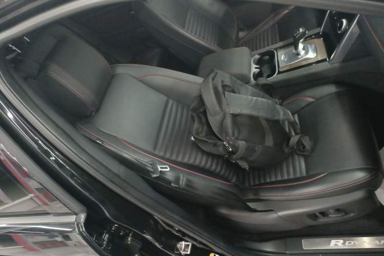 Used Land Rover Discovery Sport New Energy 2021 P300e Performance Tech Edition Right Front Seat