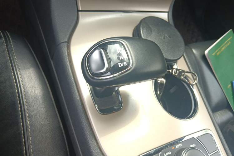 Used Jeep Grand Cherokee 2014 3.0L Comfort Navigation Edition Gear Lever