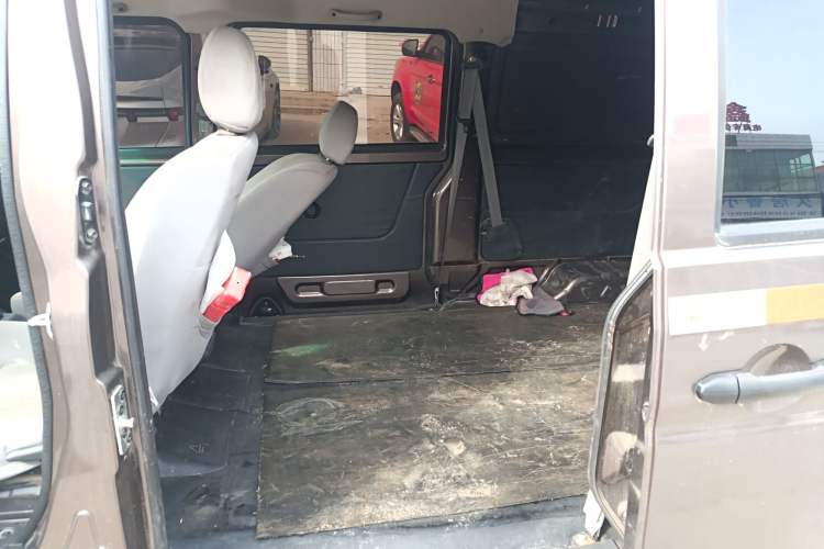 Used Jinbei Hiace X30 2020 1.5L Van Super-Enjoyment Model China VI Standard SWC15M Left Rear Seat